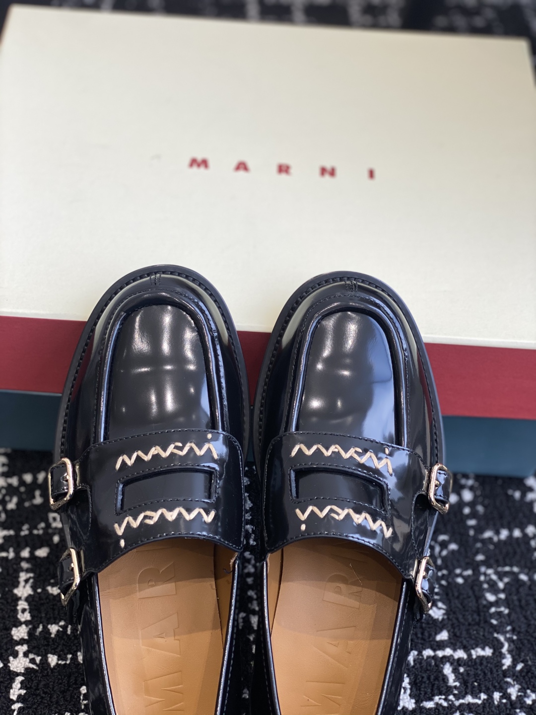 代购级
MARNI 25ss 春夏新款 矮跟乐福鞋 

乐福鞋是鞋业界的天花板，永不过时的一个代名词、想