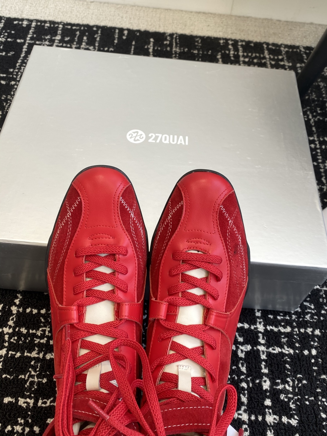 代购级
27QUAI 25ss 春夏新款 走秀款德训 拳击靴 休闲靴

设计理念源于拳击靴和芭蕾舞鞋两者