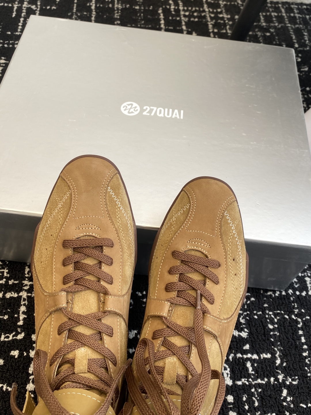 代购级
27QUAI 25ss 春夏新款 走秀款德训 拳击靴 休闲靴

设计理念源于拳击靴和芭蕾舞鞋两者