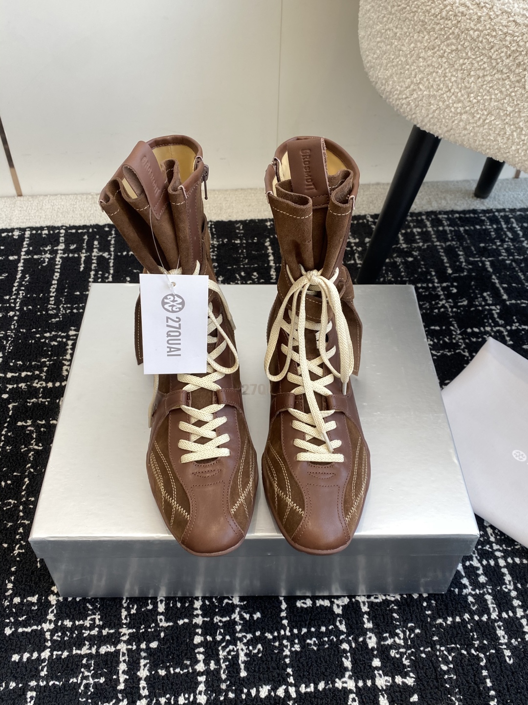 代购级
27QUAI 25ss 春夏新款 走秀款德训 拳击靴 休闲靴

设计理念源于拳击靴和芭蕾舞鞋两者
