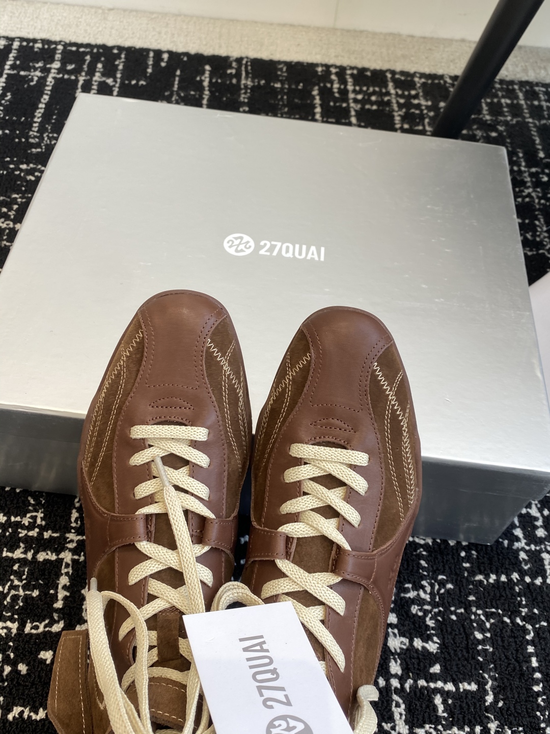 代购级
27QUAI 25ss 春夏新款 走秀款德训 拳击靴 休闲靴

设计理念源于拳击靴和芭蕾舞鞋两者