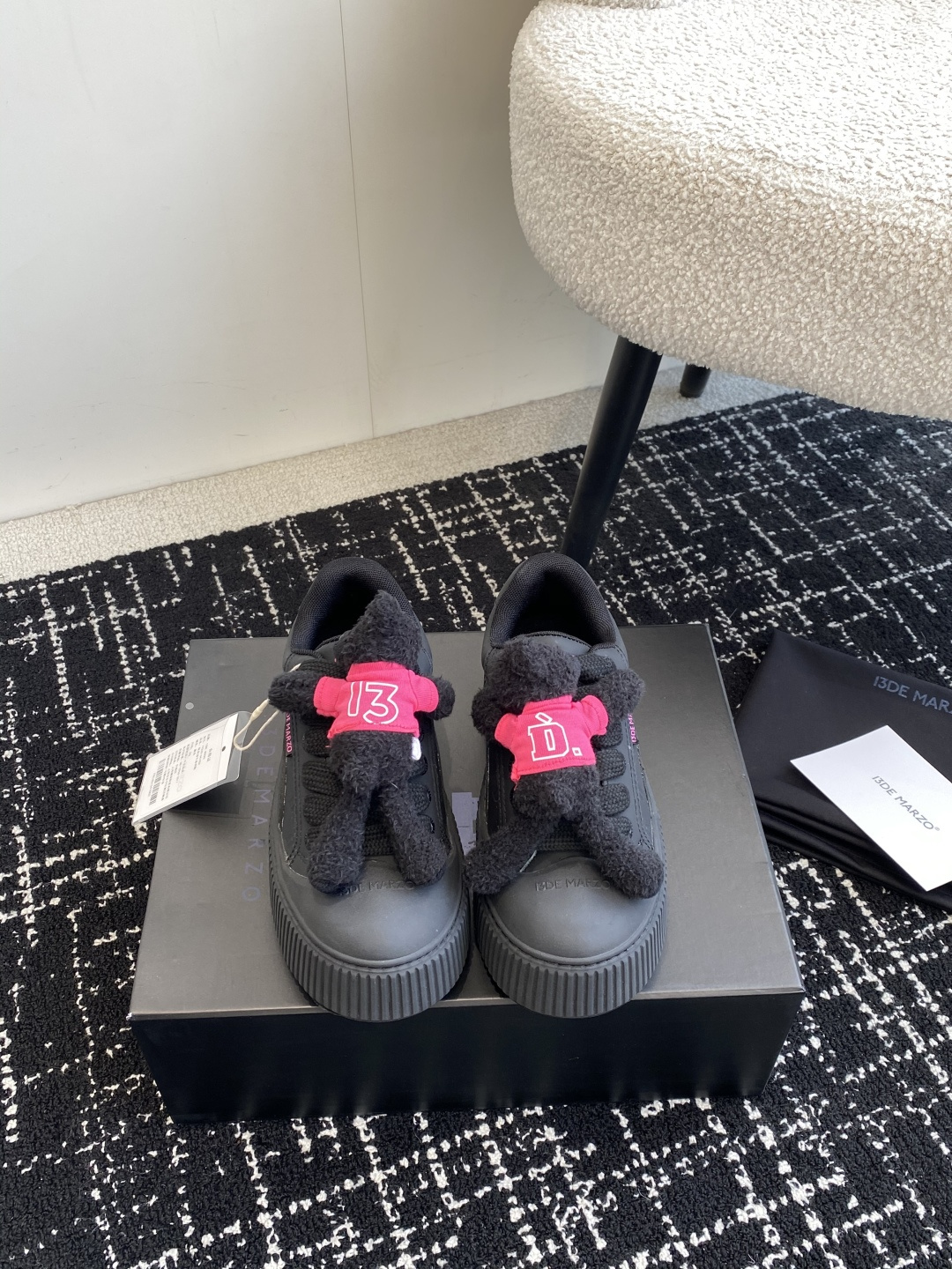 NO:174232,Purchase grade 13DEMARZO Niche trendy brand 25ss new three-dimensional dolls Dissolved shoes Casual shoes Three-dimensional bear doll Dissolved shoes This pair of shoes adopts a unique dissolving design, making every step full of fun The three-dimensional design of the bear doll makes this pair of shoes stand out from the crowd and become the most beautiful on the street. The foamed big-toe sole is soft and cute. Super light. A must-have artifact for beauty. The upper top layer cowhide inner original breathable Monica mesh heel height 4cm sole original open mold rubber sole Size#35-40 (40 custom made without return or exchange), casual shoes/sports shoes, sneakers, cowhide19860909代购级 13DEMARZO 小众潮牌 25ss新款 立体玩偶 溶解鞋 休闲鞋 立体小熊玩偶溶解鞋 这双鞋采用独特溶解设计 让每一步都充满趣味 小熊玩偶的立体设计 让这双鞋在人群中脱颖而出 成为街头最靓的崽 发泡大头鞋底软萌可爱 超级轻盈 美女必备神器 鞋面头层牛皮 内里原版透气莫尼卡网纱 跟高4cm 鞋底原版开模橡胶大底 Size#35-40（40定做不退换）,休闲鞋/运动鞋,sneakers,cowhide,Women's Shoes