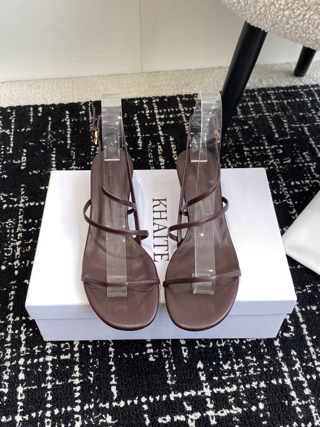 代购级
Khaite 25 ss 新款尖头 细跟 凉鞋 

非常优雅的圆头头高跟鞋，百搭好穿，不管是什么