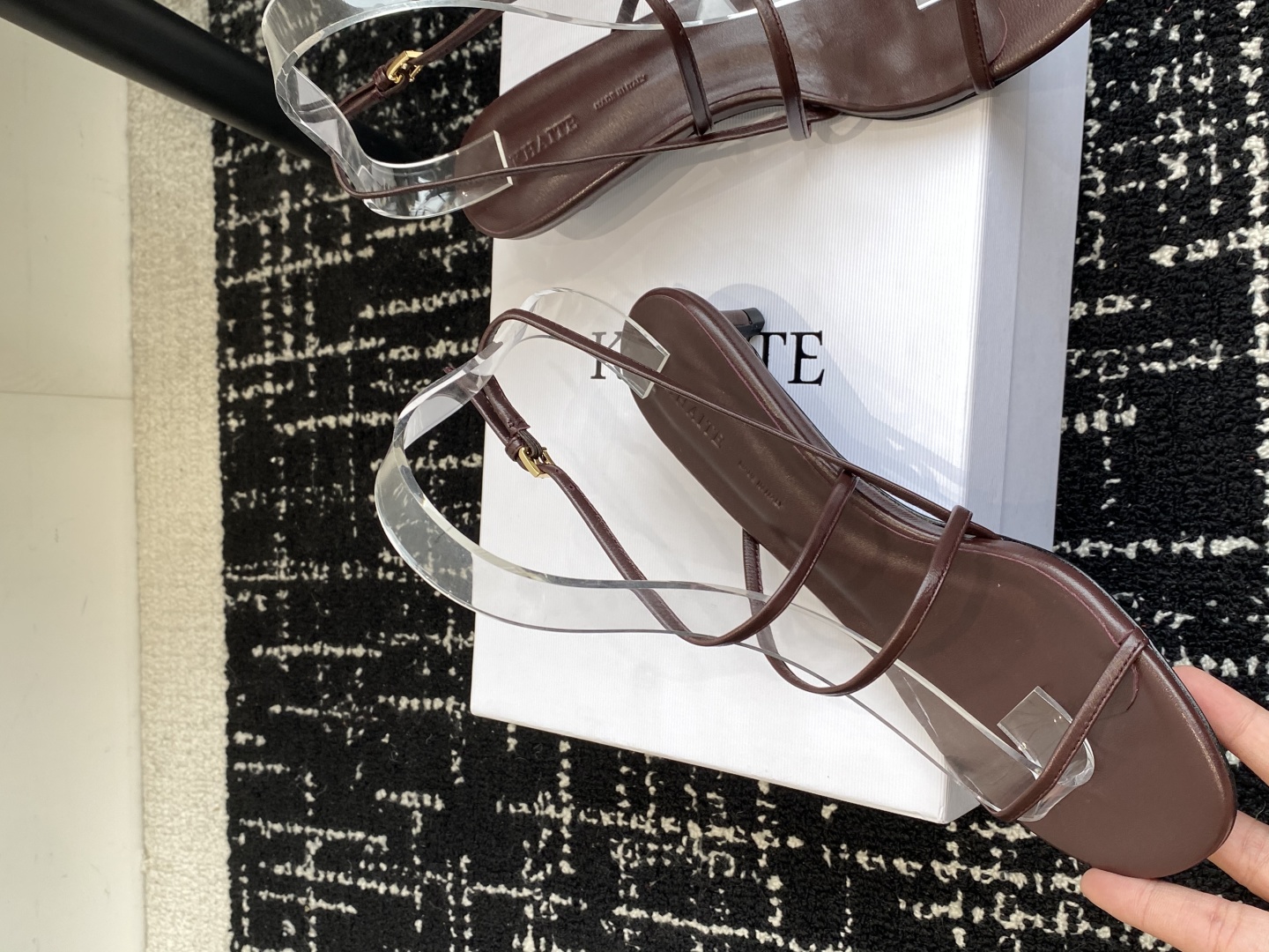 代购级
Khaite 25 ss 新款尖头 细跟 凉鞋 

非常优雅的圆头头高跟鞋，百搭好穿，不管是什么