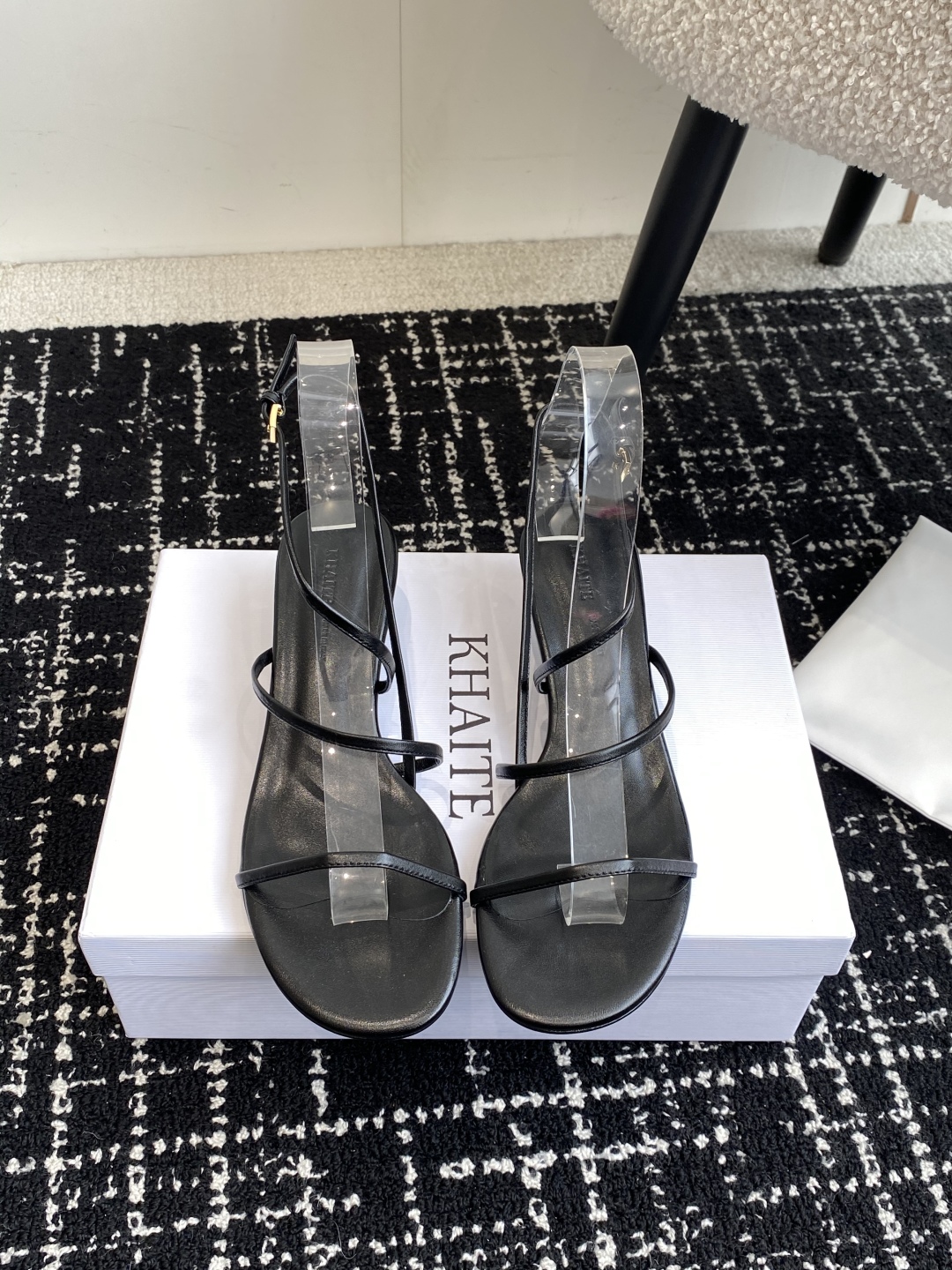 代购级
Khaite 25 ss 新款尖头 细跟 凉鞋 

非常优雅的圆头头高跟鞋，百搭好穿，不管是什么