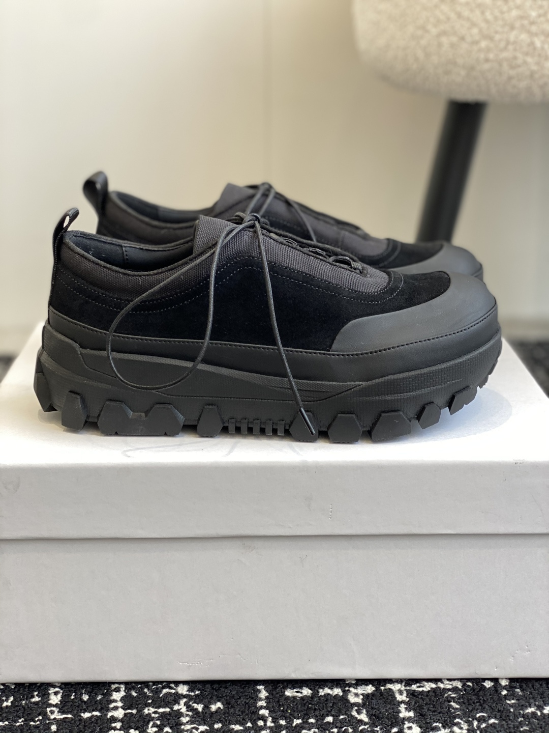 代购级
Amomento 25ss 韩国首尔独立品牌  休闲户外鞋 

上脚超级显瘦，大底柔软舒适，脚感