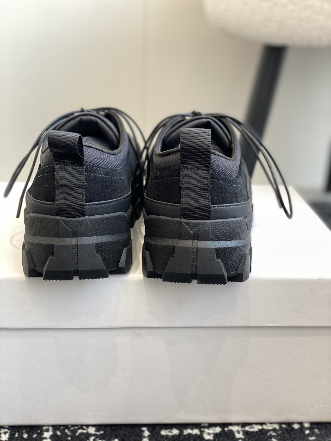 代购级
Amomento 25ss 韩国首尔独立品牌  休闲户外鞋 

上脚超级显瘦，大底柔软舒适，脚感