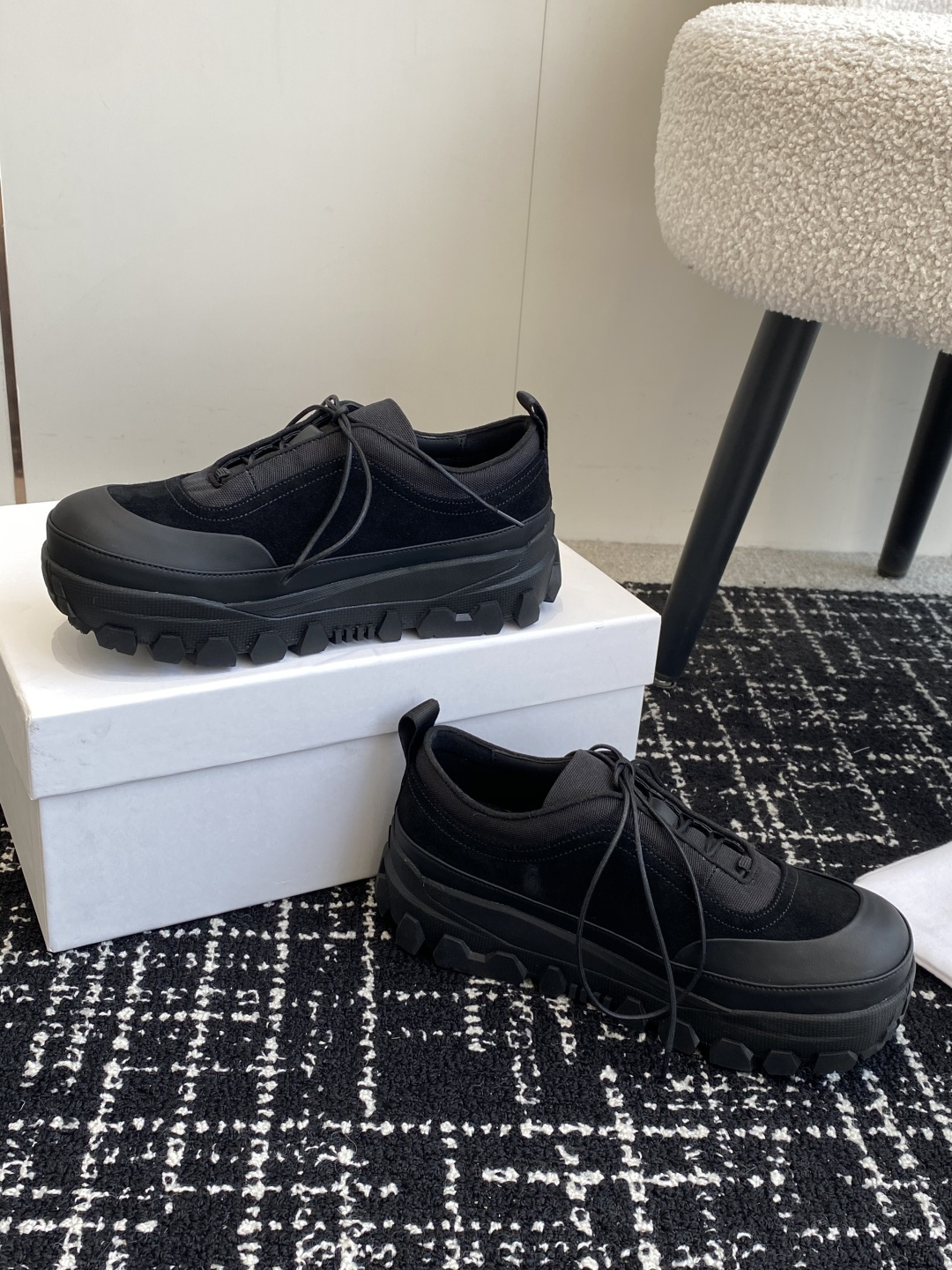 代购级
Amomento 25ss 韩国首尔独立品牌  休闲户外鞋 

上脚超级显瘦，大底柔软舒适，脚感