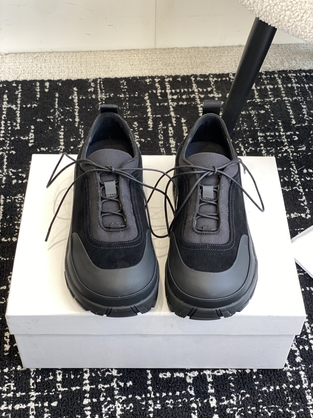 代购级
Amomento 25ss 韩国首尔独立品牌  休闲户外鞋 

上脚超级显瘦，大底柔软舒适，脚感