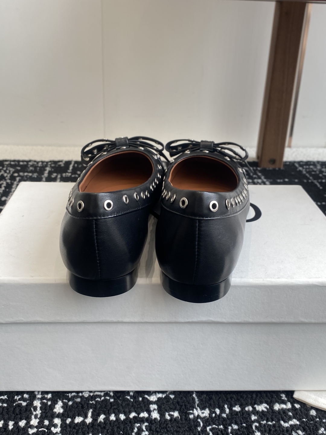 代购级
GANNI 25ss 春夏走秀款单鞋 一年四季都可以穿的单鞋来了，一双封神的四季鞋 简约复古设计