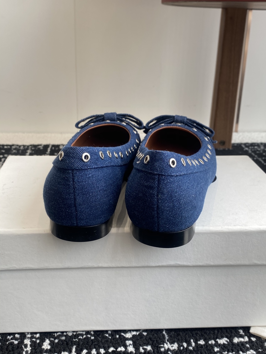 代购级
GANNI 25ss 春夏走秀款单鞋 一年四季都可以穿的单鞋来了，一双封神的四季鞋 简约复古设计