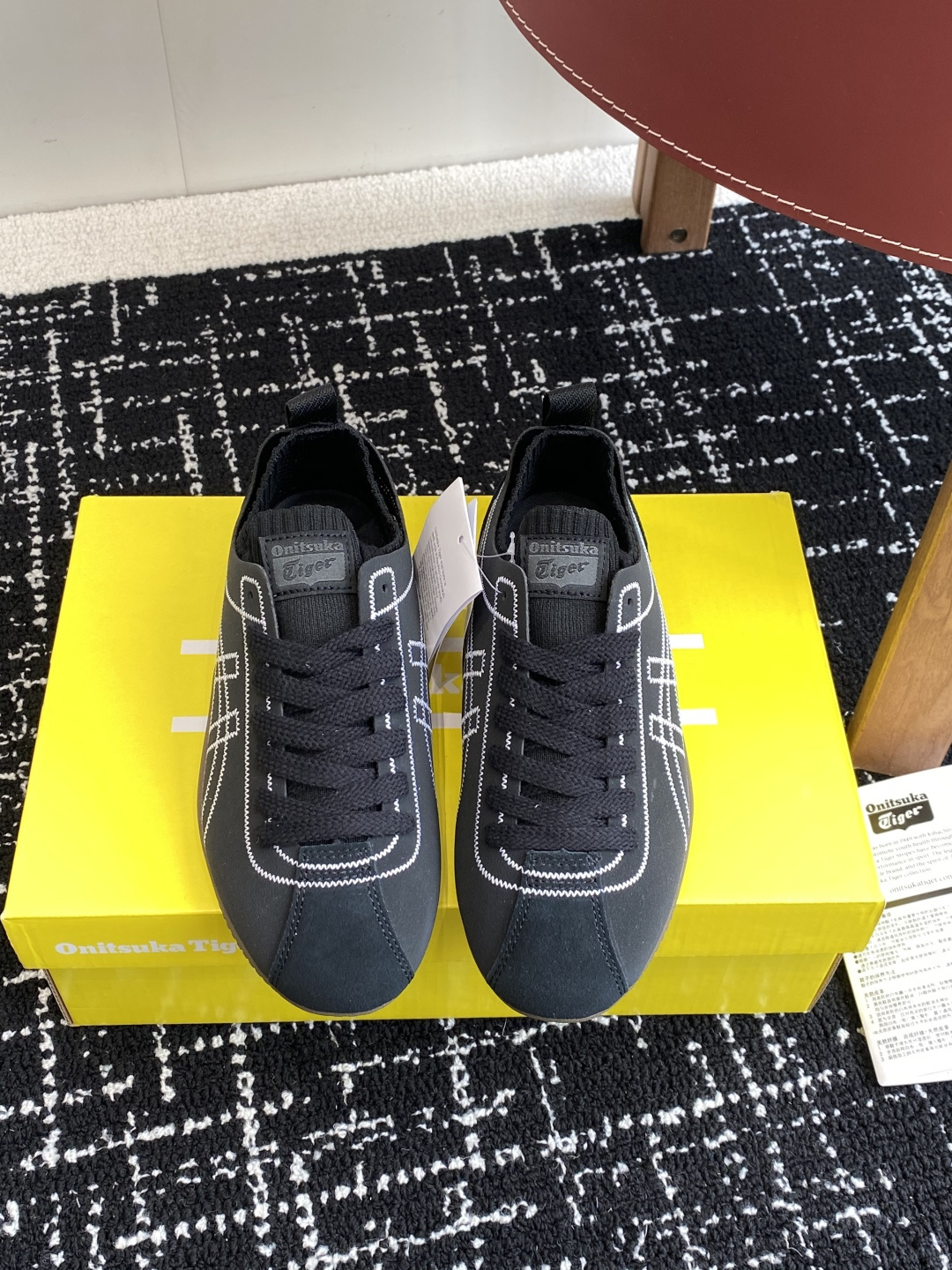 NO:165737,Purchase grade Onitsuka Tiger SCLAW reshapes the future with classics. The SCLAW series continues the iconic design language of Onitsuka Tiger, while injecting modern trendy elements. The shoe body lines are smooth, and the tiger claw pattern logo is eye-catching and powerful, demonstrating the brand’s inheritance and innovation spirit. The lightweight material and comfortable wearing experience perfectly balance the needs of sports and fashion. Whether it is street walking or daily wear, SCLAW can bring you a unique style expression. The collision between classics and trends makes you confident and personalized every step. Size 36 37 37.5 38 39 39.5 40.5 41.5 42 42.5 43 44, casual shoes/sports shoes, christian louboutin, sneakers19860909代购级 鬼塚虎Onitsuka Tiger SCLAW 以经典重塑未来,SCLAW系列延续了Onitsuka Tiger的标志性设计语言,同时注入现代潮流元素. 鞋身线条流畅,虎爪纹标识醒目而富有力量感,彰显品牌传承与创新精神.轻量化的材质与舒适的穿着体验,完美平衡了运动与时尚的需求. 无论是街头漫步还是日常穿搭,SCLAW都能为你带来独特的风格表达.经典与潮流的碰撞,成就你的每一步自信与个性.  尺码 36 37 37.5 38 39 39.5 40.5 41.5 42 42.5 43 44,休闲鞋/运动鞋,christian louboutin,sneakers,Women's Shoes