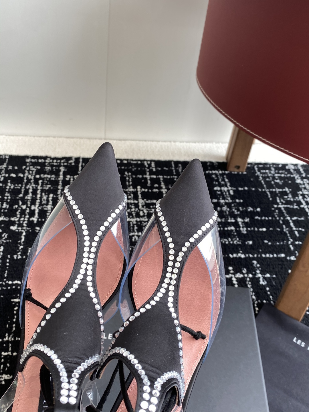 代购级
les petits joueurs 2025年春夏系列新品～性感靓丽首选单品

鞋面选用优质缎