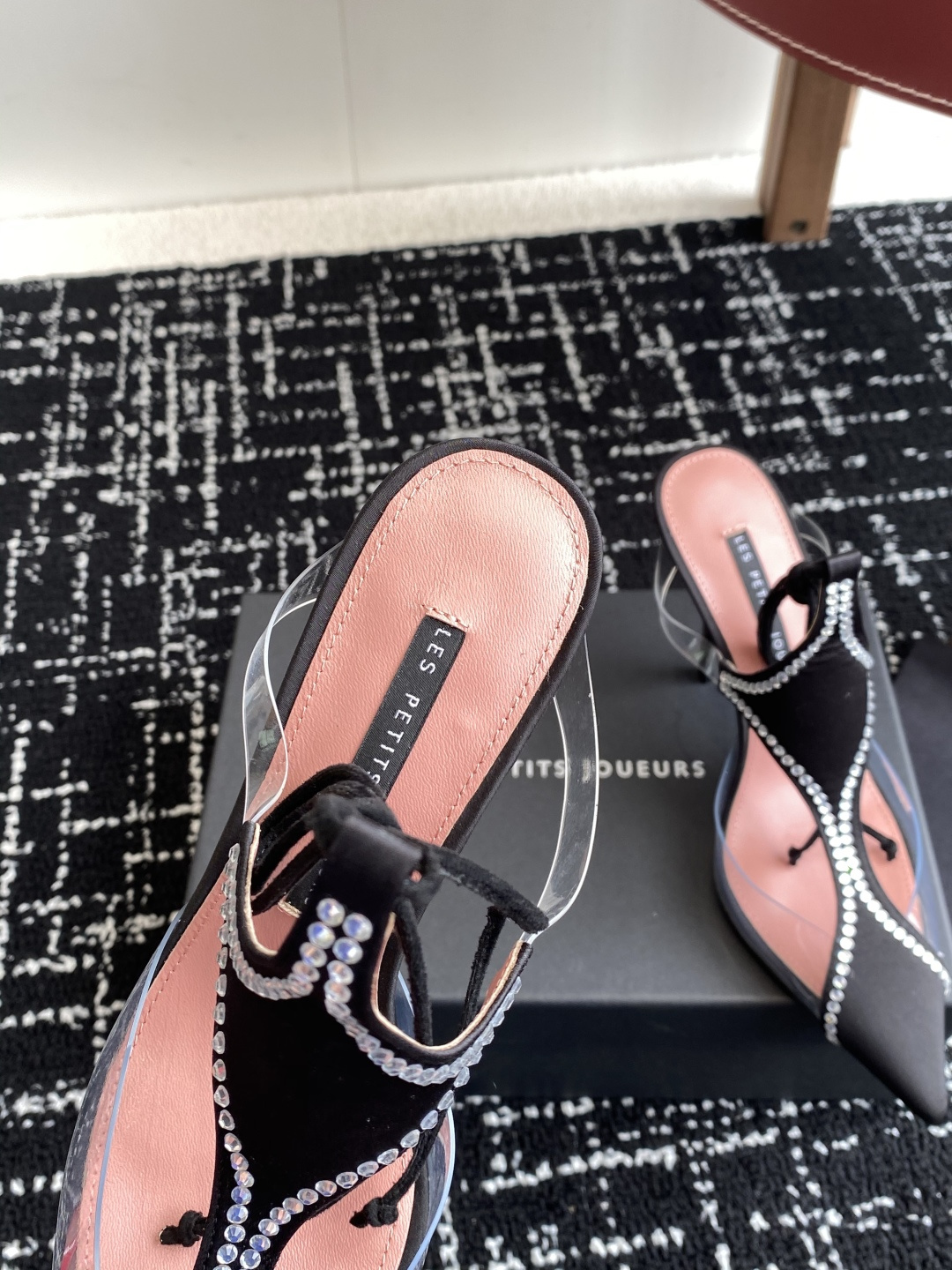 代购级
les petits joueurs 2025年春夏系列新品～性感靓丽首选单品

鞋面选用优质缎