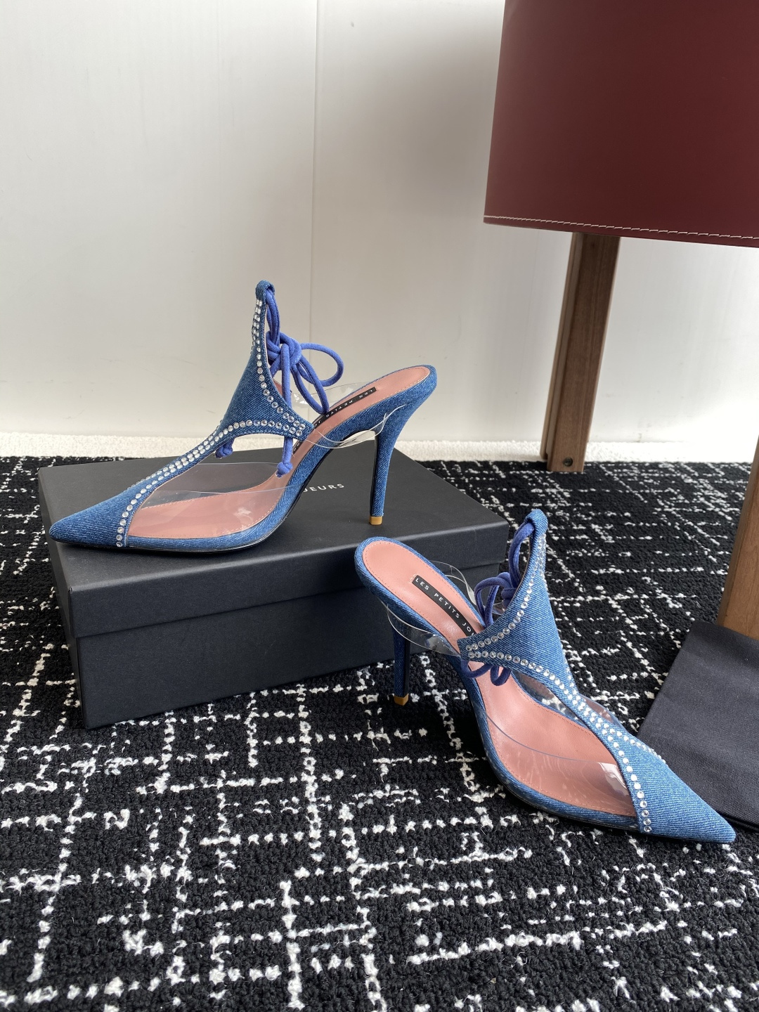 代购级
les petits joueurs 2025年春夏系列新品～性感靓丽首选单品

鞋面选用优质缎