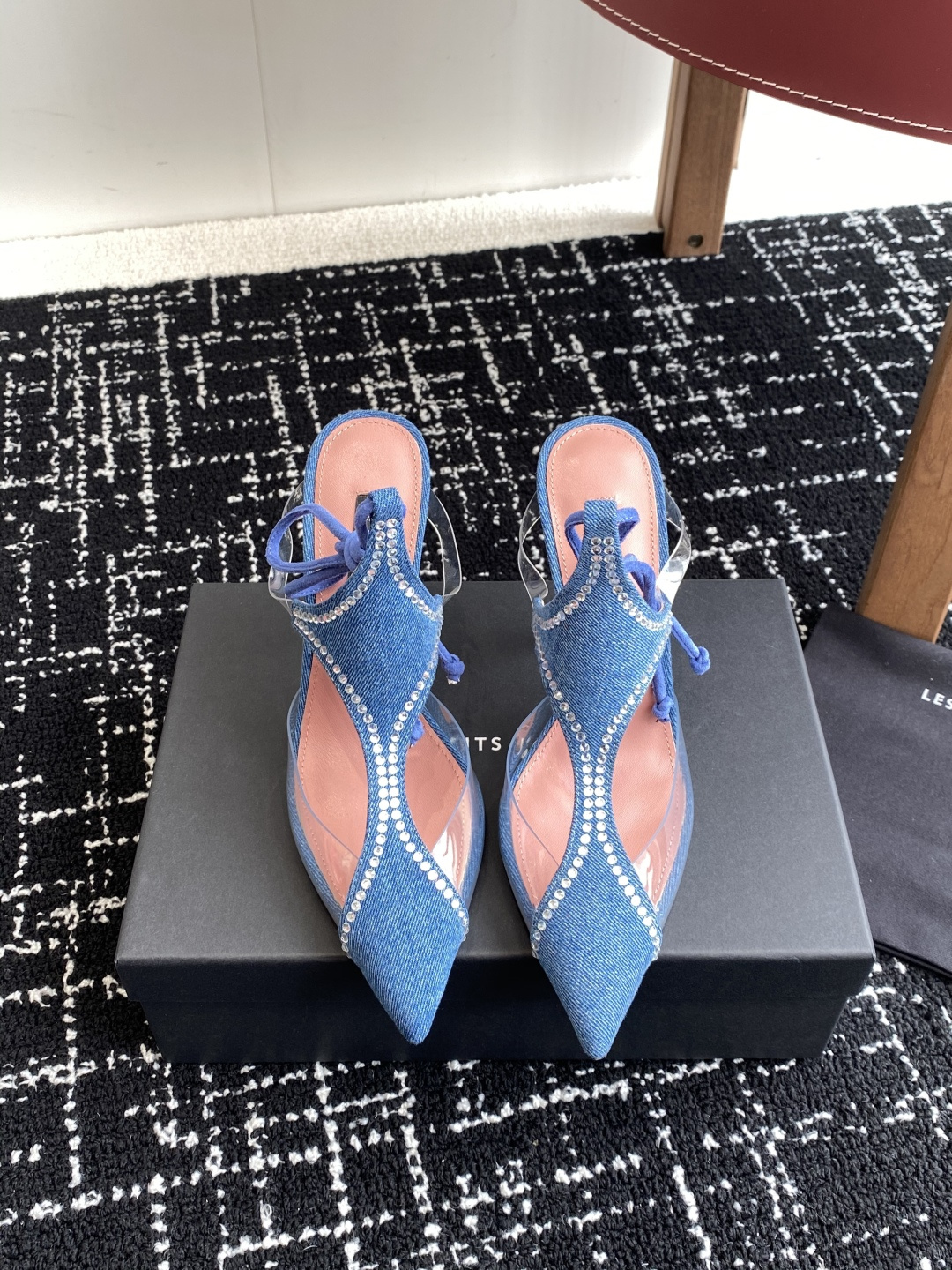 代购级
les petits joueurs 2025年春夏系列新品～性感靓丽首选单品

鞋面选用优质缎