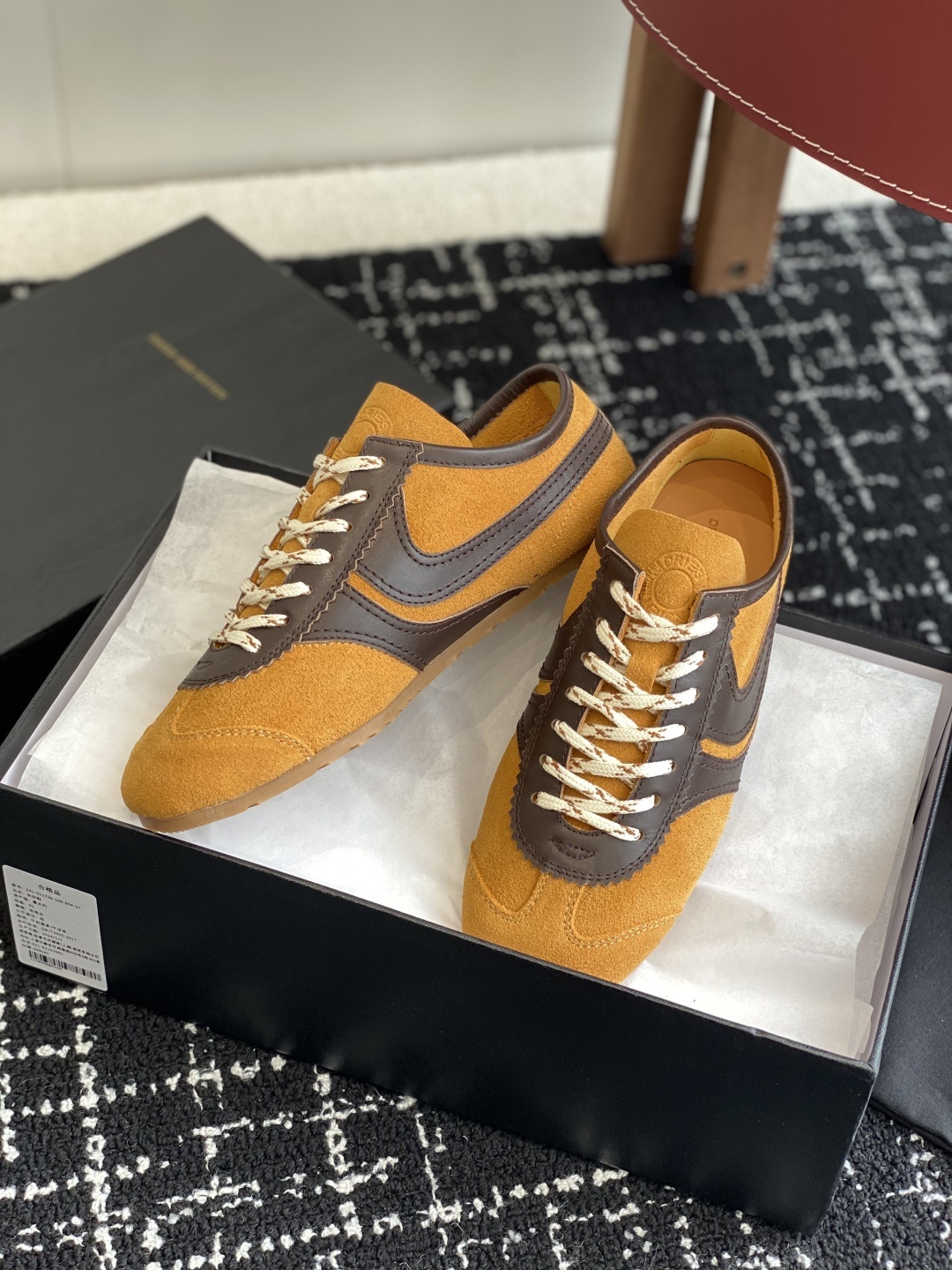 代购级(情侣款)
Dries Van Noten·DVN 25 ss 春夏 复古德训鞋
dvn的德训鞋