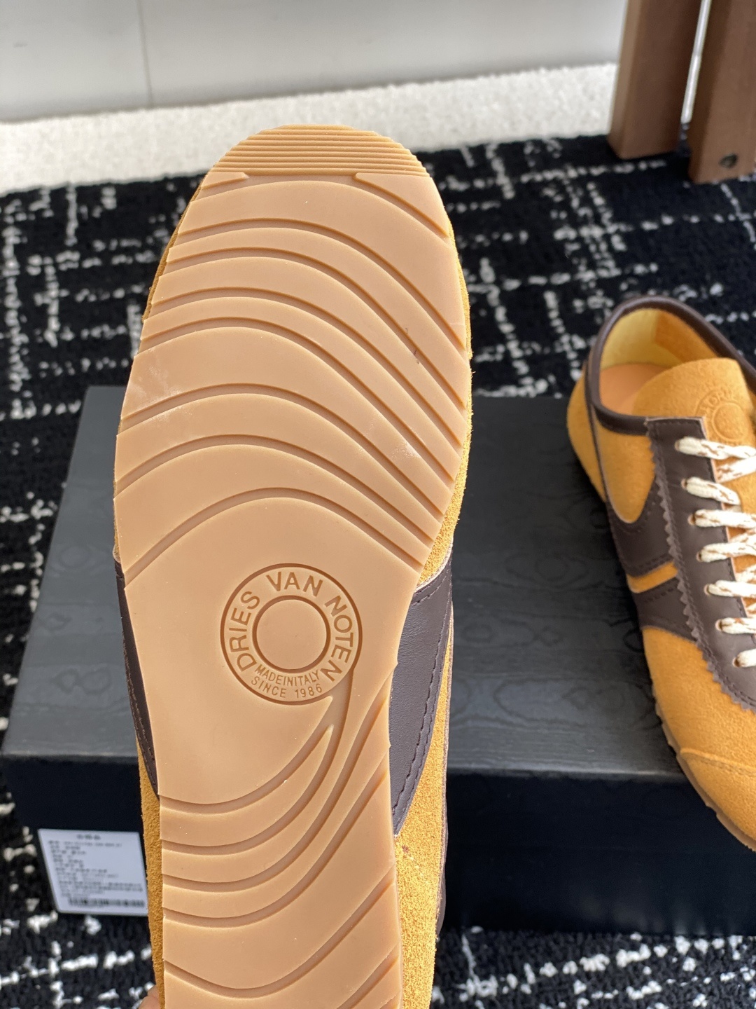 代购级(情侣款)
Dries Van Noten·DVN 25 ss 春夏 复古德训鞋
dvn的德训鞋
