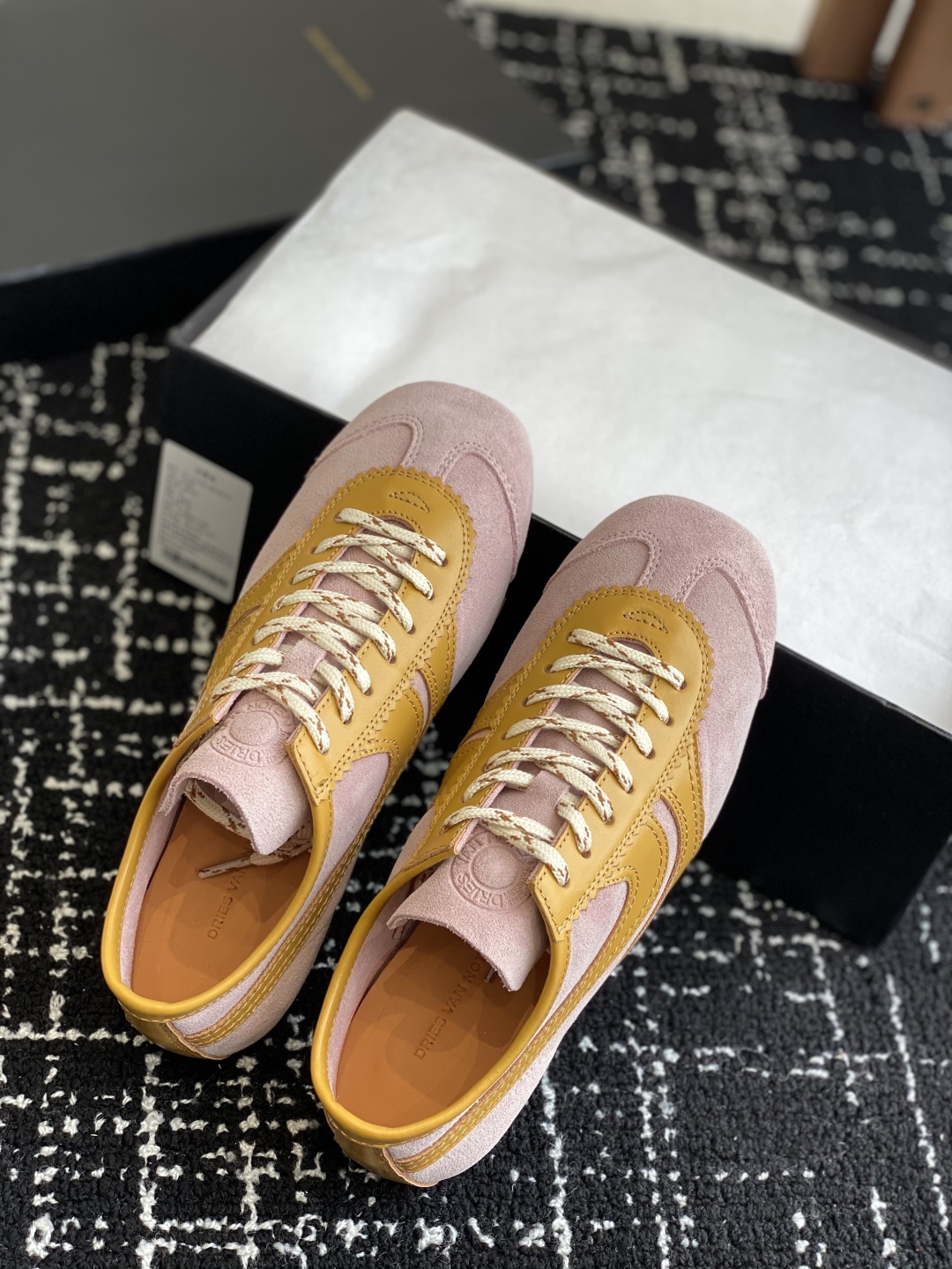 代购级（情侣款）
Dries Van Noten·DVN 25 ss 春夏 复古德训鞋

dvn的德训鞋