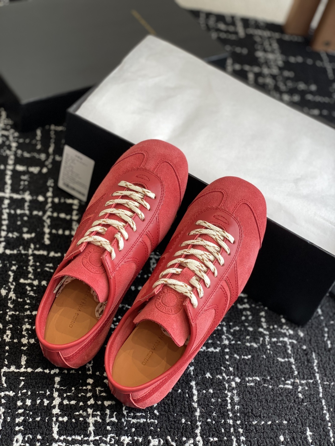 代购级(情侣款)
Dries Van Noten·DVN 25 ss 春夏 复古德训鞋
dvn的德训鞋