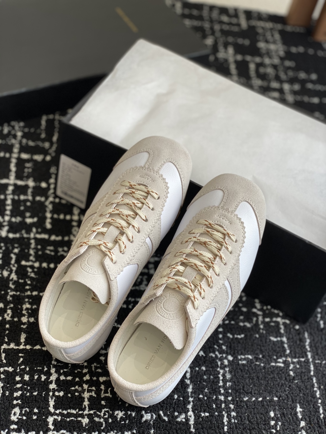 代购级（情侣款）
Dries Van Noten·DVN 25 ss 春夏 复古德训鞋

dvn的德训鞋
