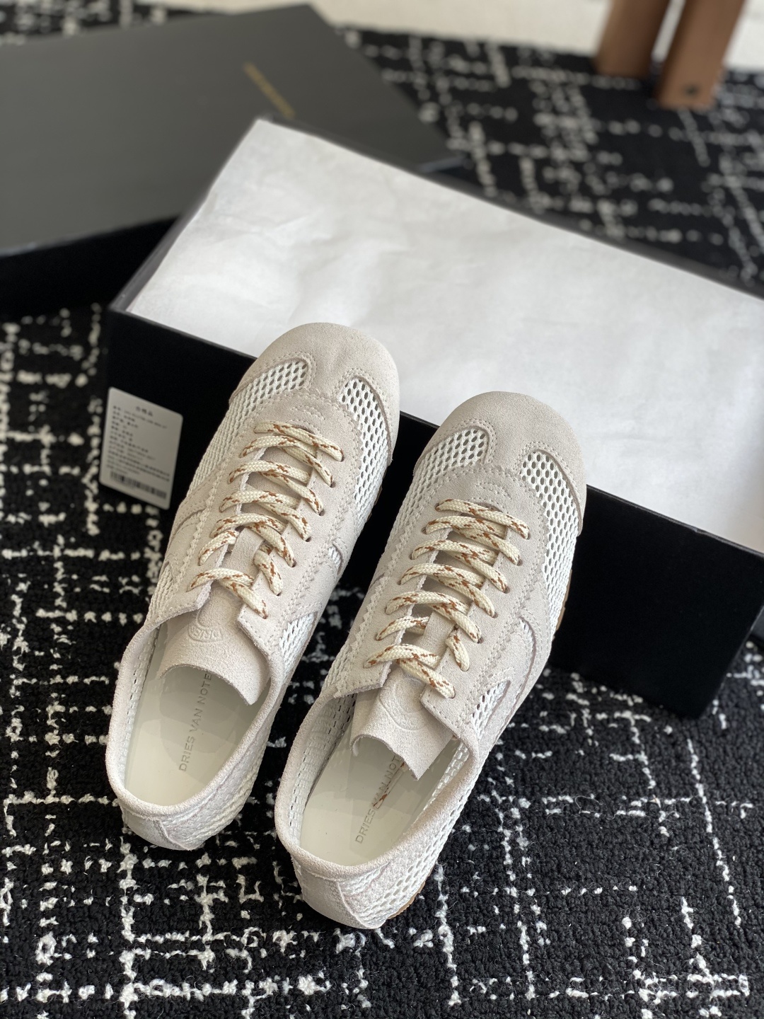 代购级(情侣款)
Dries Van Noten·DVN 25 ss 春夏 复古德训鞋
dvn的德训鞋