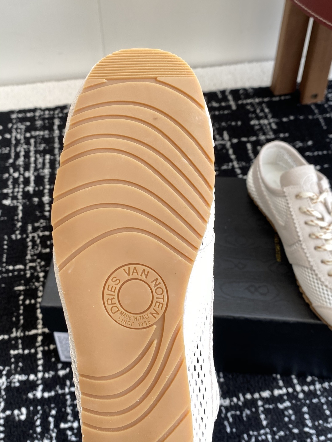 代购级(情侣款)
Dries Van Noten·DVN 25 ss 春夏 复古德训鞋
dvn的德训鞋