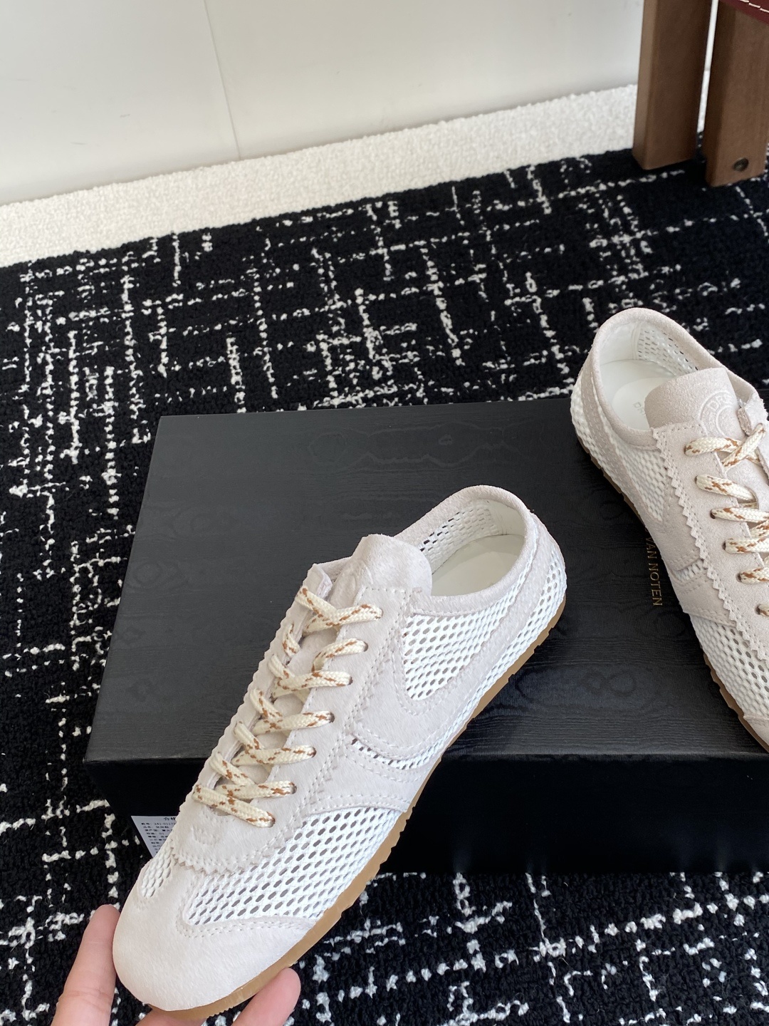 代购级(情侣款)
Dries Van Noten·DVN 25 ss 春夏 复古德训鞋
dvn的德训鞋