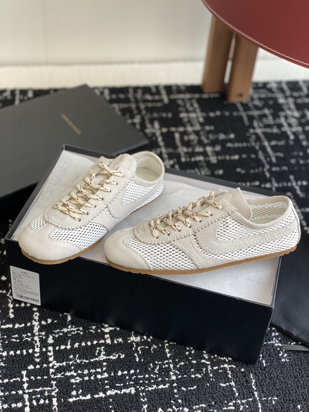 代购级(情侣款)
Dries Van Noten·DVN 25 ss 春夏 复古德训鞋
dvn的德训鞋