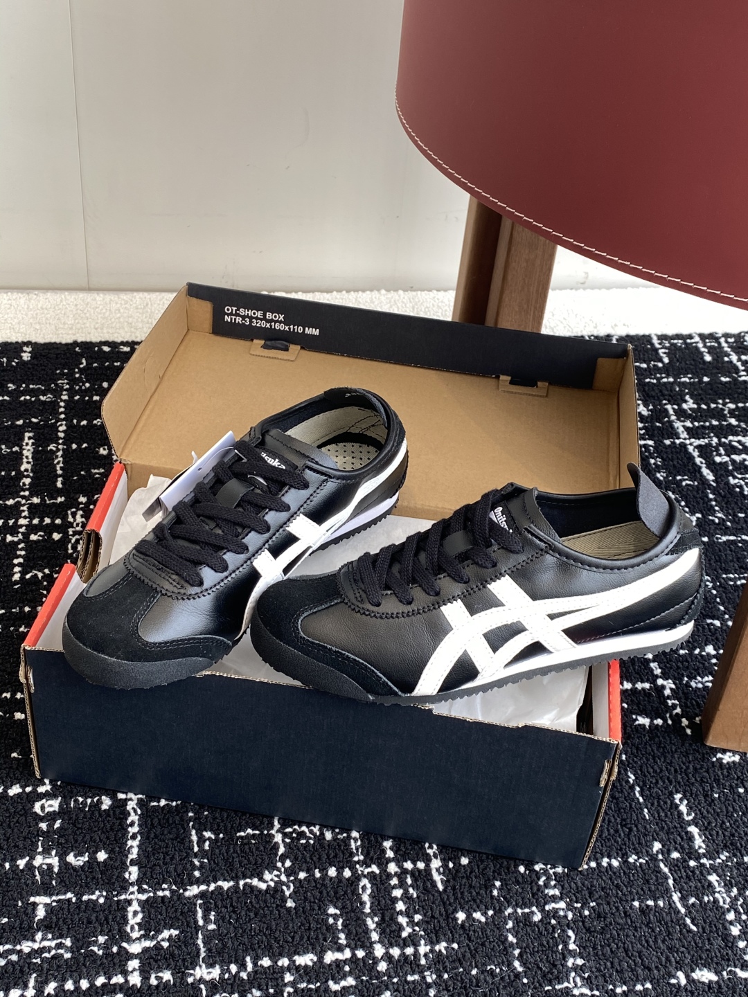 代购级
亚瑟士 Onitsuka Tiger鬼冢虎 反转李小龙

现代经典复古休闲MEXICO66，情侣