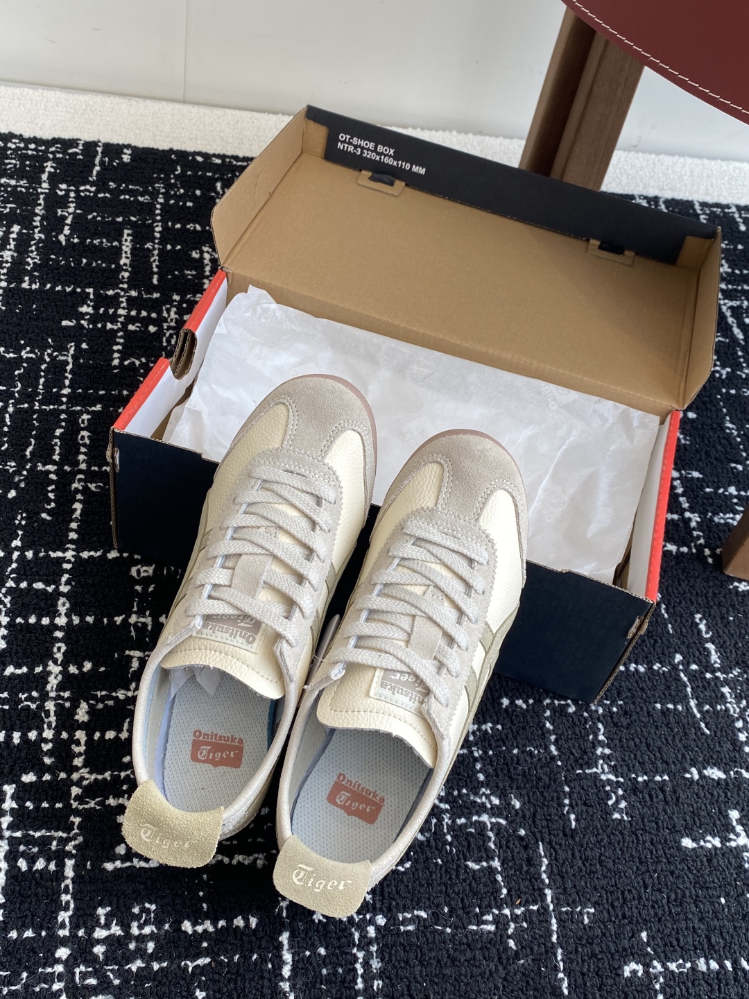 代购级
亚瑟士 Onitsuka Tiger鬼冢虎 反转李小龙

现代经典复古休闲MEXICO66，情侣