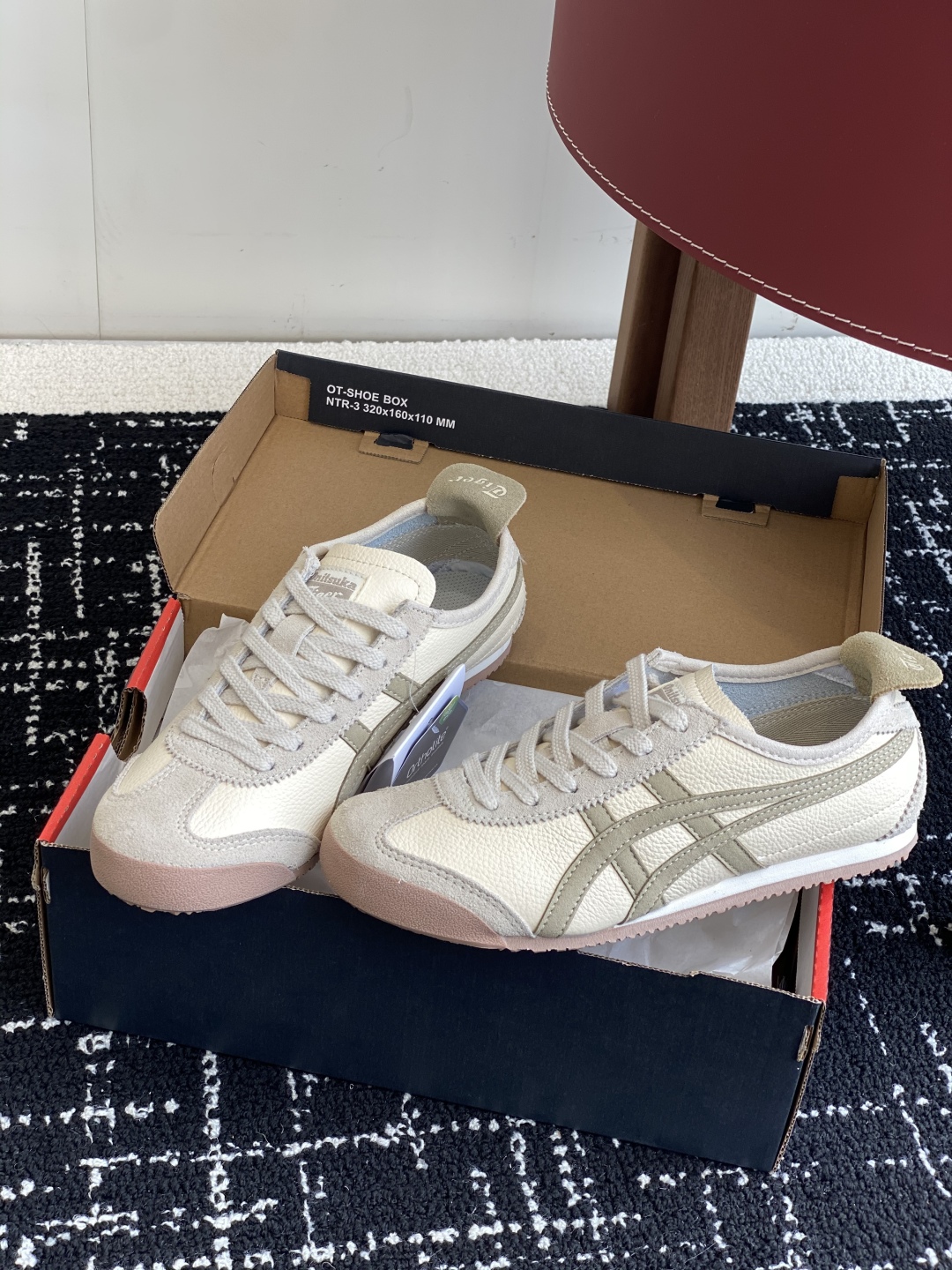 代购级
亚瑟士 Onitsuka Tiger鬼冢虎 反转李小龙

现代经典复古休闲MEXICO66，情侣