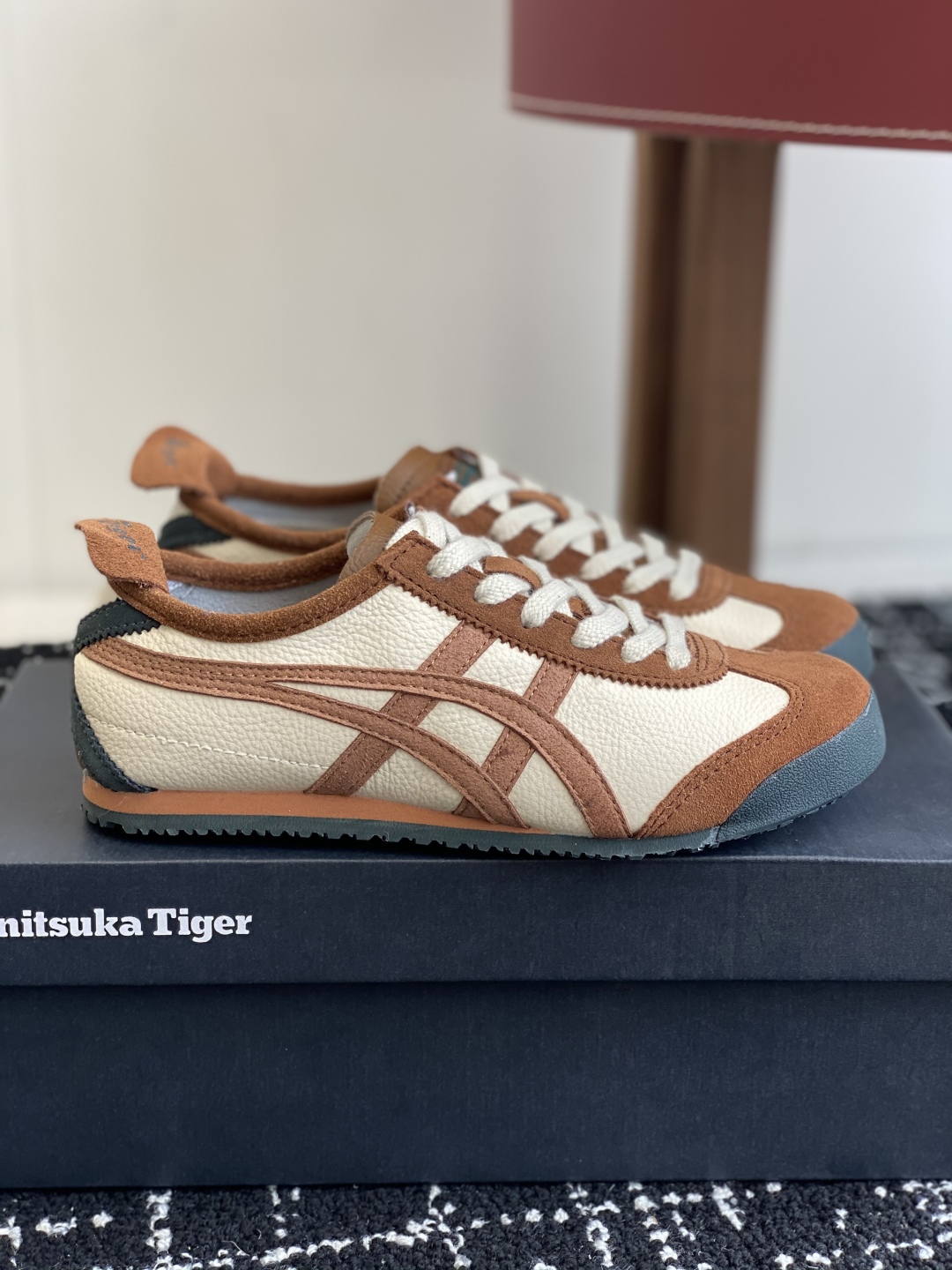 代购级
亚瑟士 Onitsuka Tiger鬼冢虎 反转李小龙

现代经典复古休闲MEXICO66，情侣