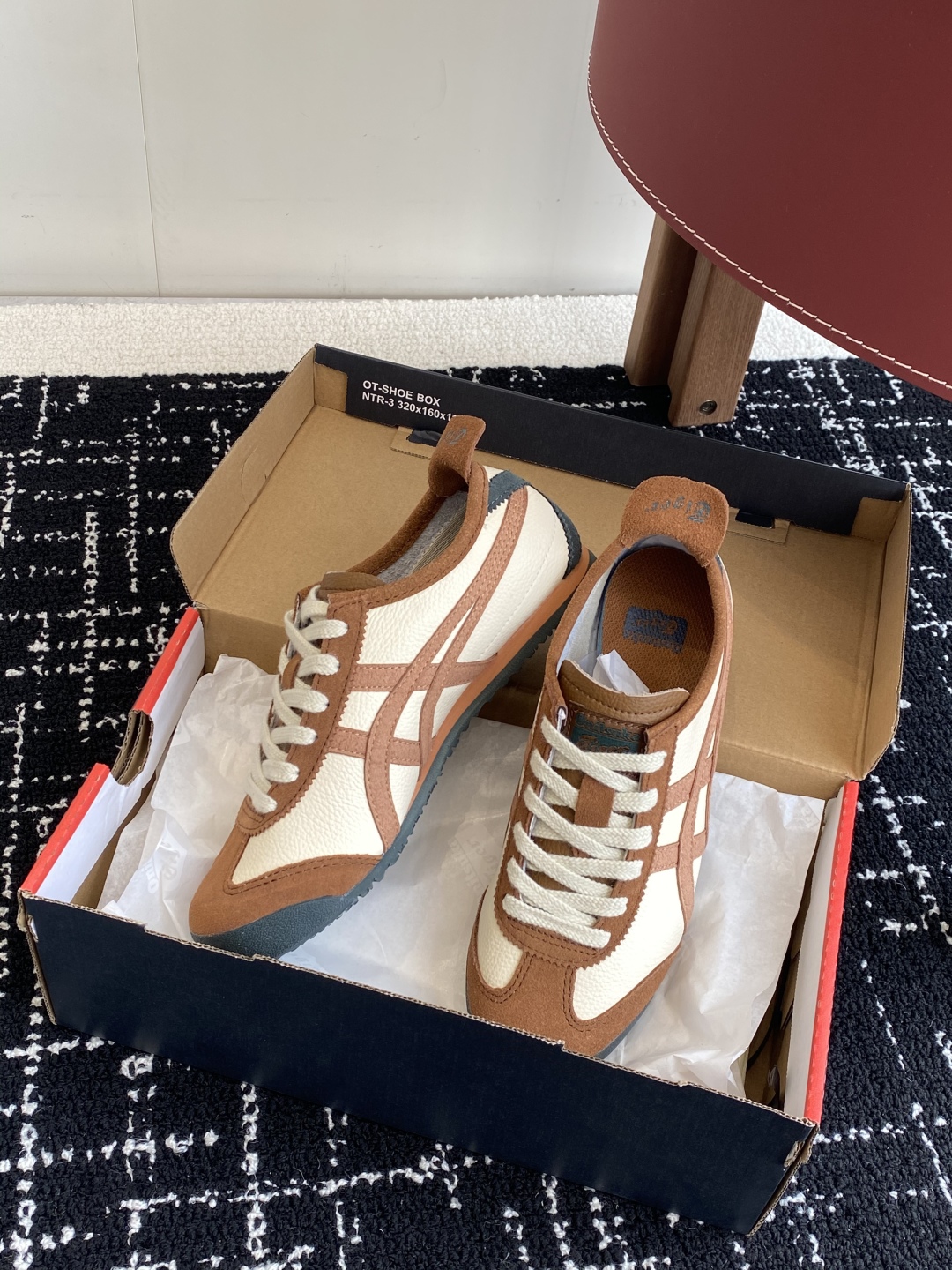 代购级
亚瑟士 Onitsuka Tiger鬼冢虎 反转李小龙

现代经典复古休闲MEXICO66，情侣