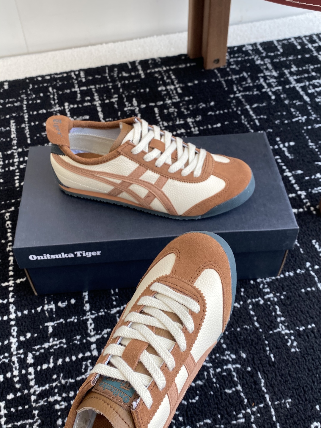 代购级
亚瑟士 Onitsuka Tiger鬼冢虎 反转李小龙

现代经典复古休闲MEXICO66，情侣