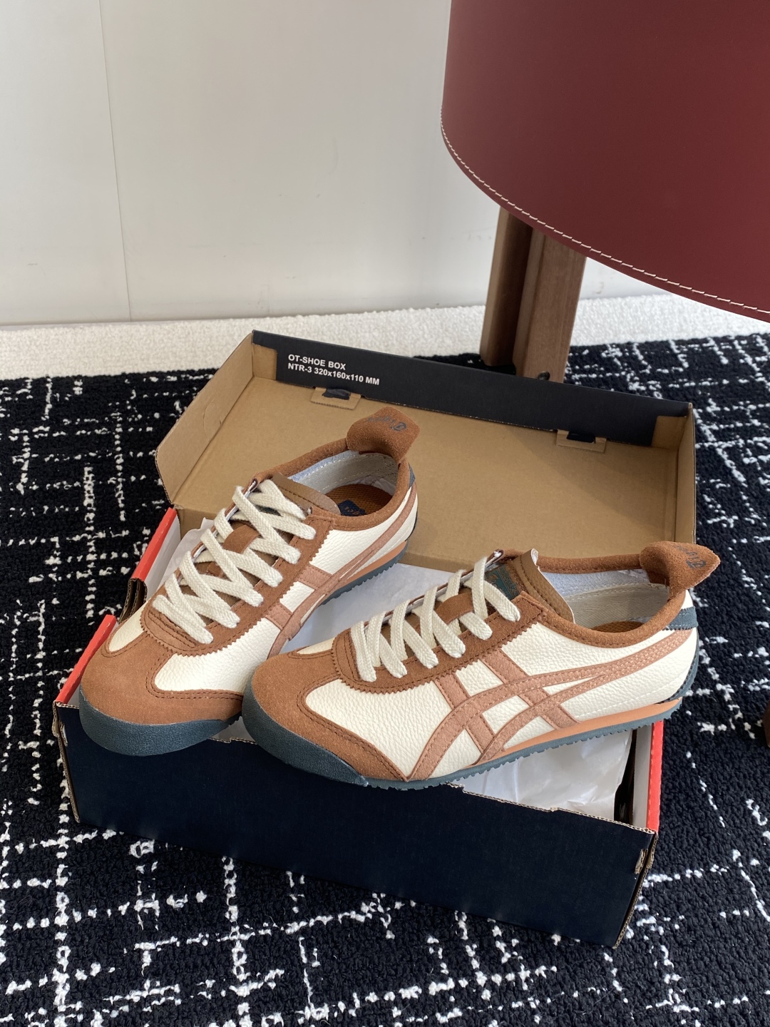代购级
亚瑟士 Onitsuka Tiger鬼冢虎 反转李小龙

现代经典复古休闲MEXICO66，情侣