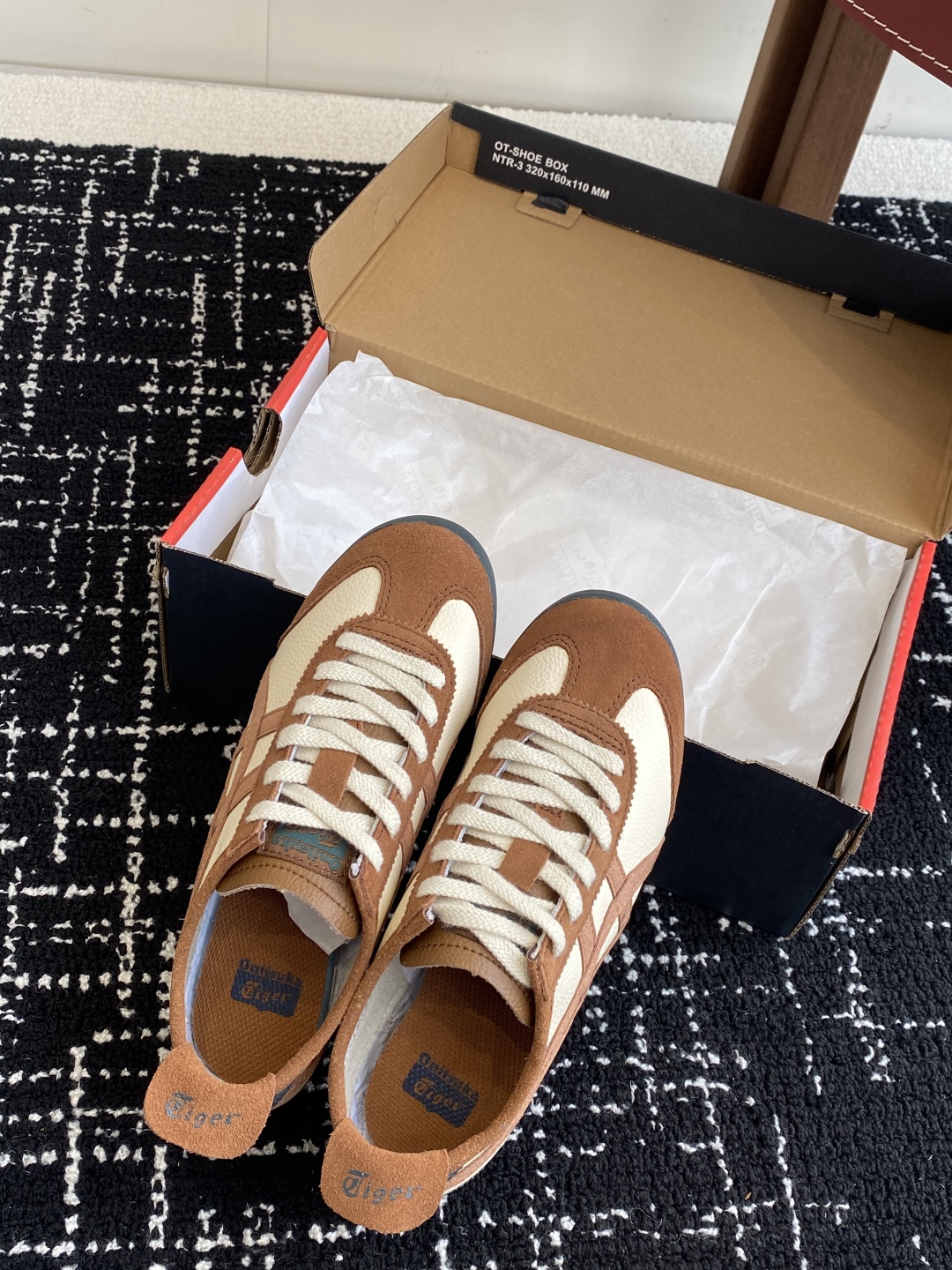 代购级
亚瑟士 Onitsuka Tiger鬼冢虎 反转李小龙

现代经典复古休闲MEXICO66，情侣