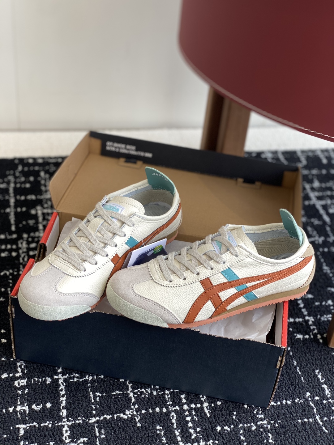 代购级
亚瑟士 Onitsuka Tiger鬼冢虎 反转李小龙

现代经典复古休闲MEXICO66，情侣