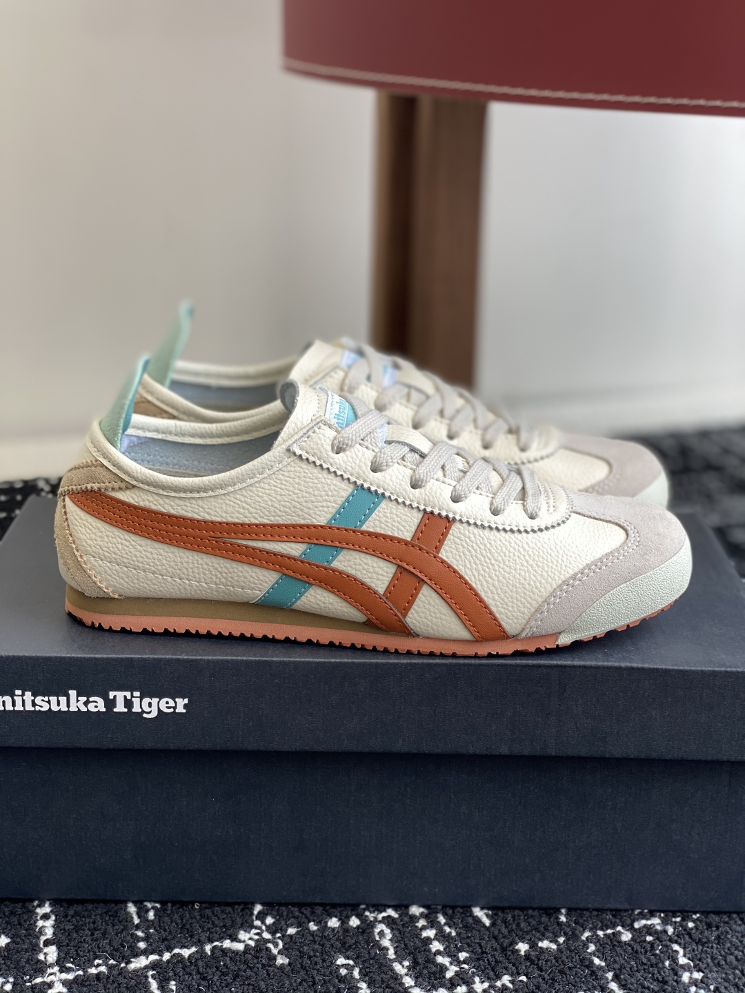 代购级
亚瑟士 Onitsuka Tiger鬼冢虎 反转李小龙

现代经典复古休闲MEXICO66，情侣