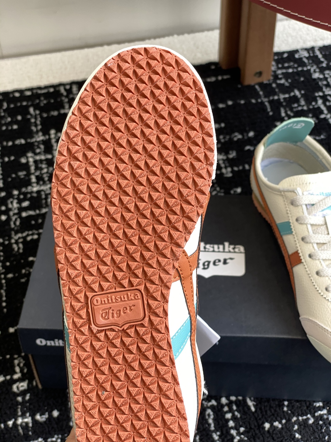 代购级
亚瑟士 Onitsuka Tiger鬼冢虎 反转李小龙

现代经典复古休闲MEXICO66，情侣