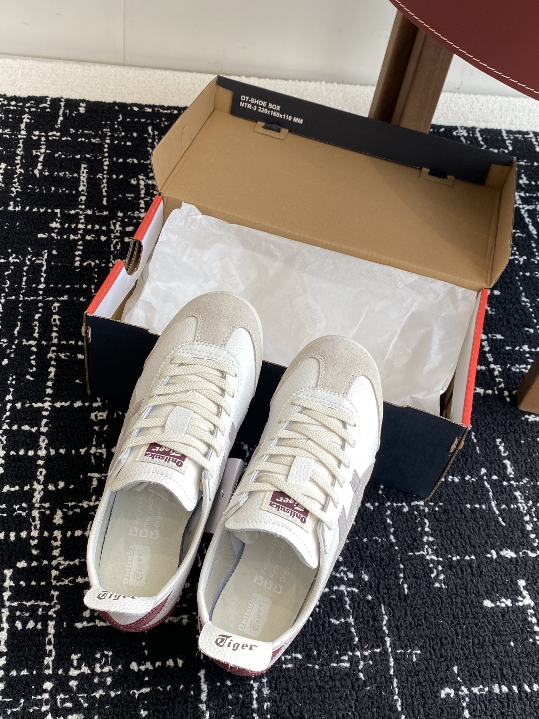 代购级
亚瑟士 Onitsuka Tiger鬼冢虎 反转李小龙

现代经典复古休闲MEXICO66，情侣