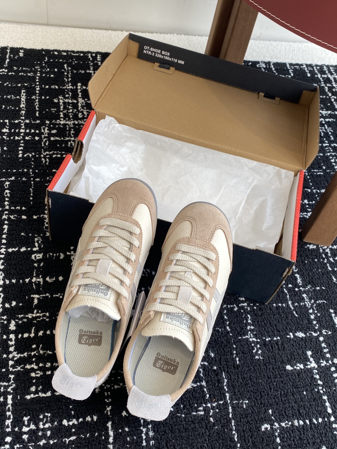 代购级
亚瑟士 Onitsuka Tiger鬼冢虎 反转李小龙

现代经典复古休闲MEXICO66，情侣
