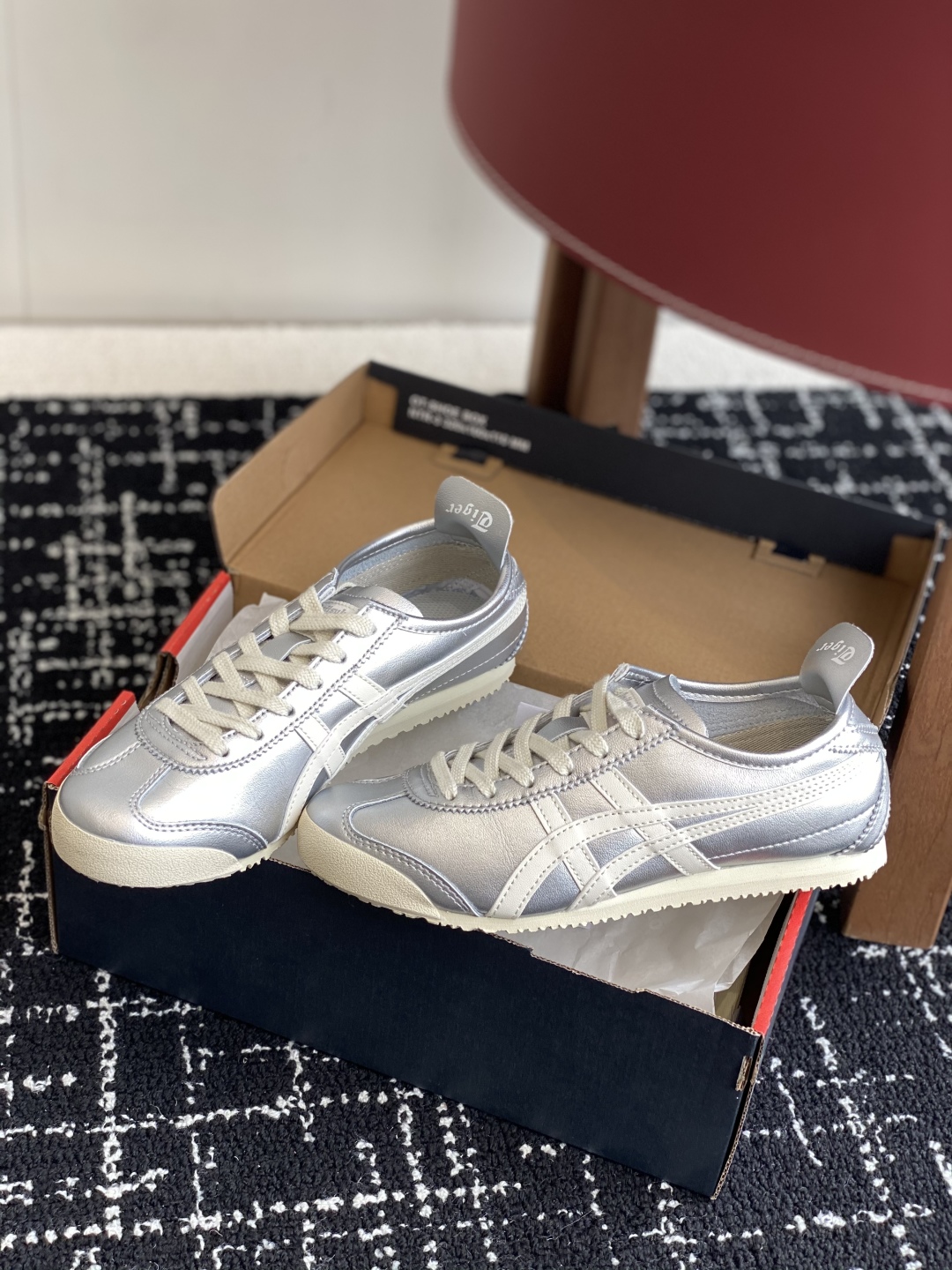 代购级
亚瑟士 Onitsuka Tiger鬼冢虎 反转李小龙

现代经典复古休闲MEXICO66，情侣