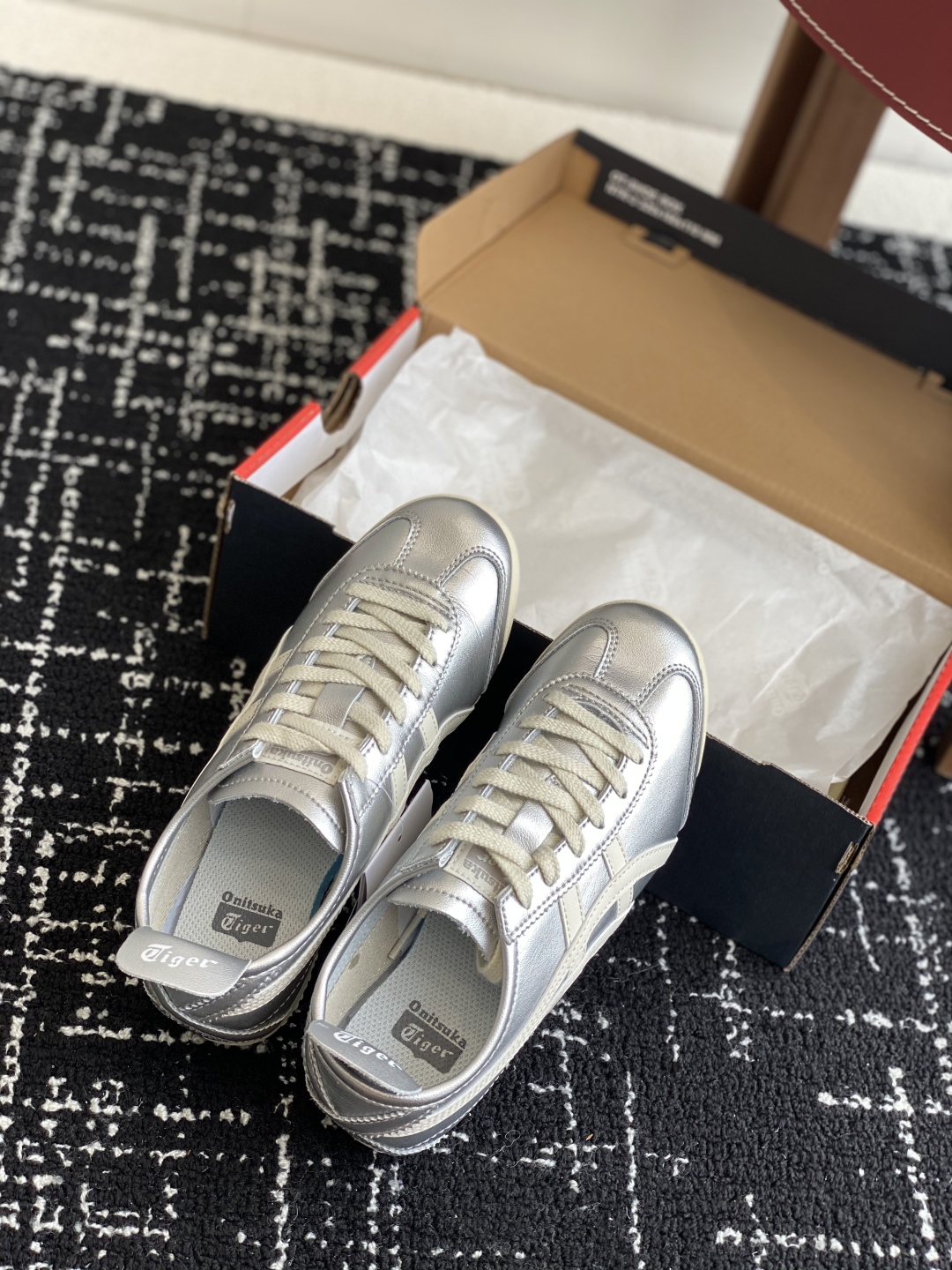 代购级
亚瑟士 Onitsuka Tiger鬼冢虎 反转李小龙

现代经典复古休闲MEXICO66，情侣