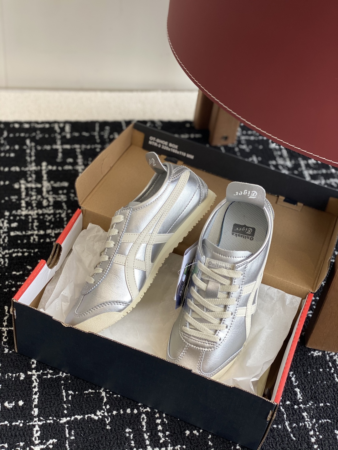 代购级
亚瑟士 Onitsuka Tiger鬼冢虎 反转李小龙

现代经典复古休闲MEXICO66，情侣