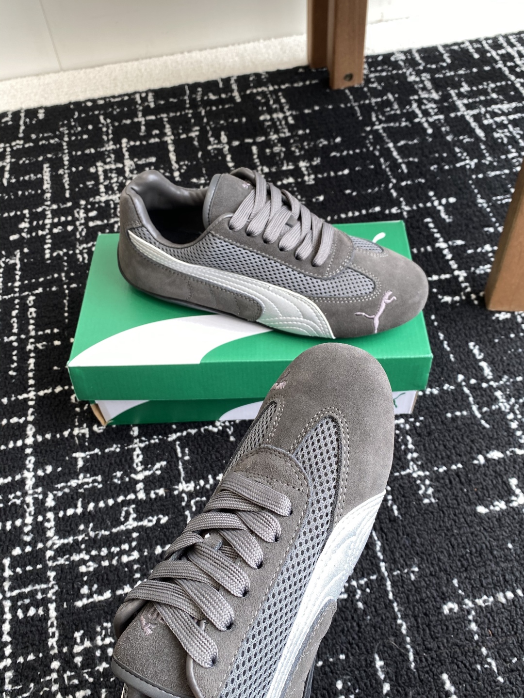 代购级
Puma 25ss时尚与运动的完美融合

Fenty 与彪马的联名无疑是一次时尚与运动的激情碰撞