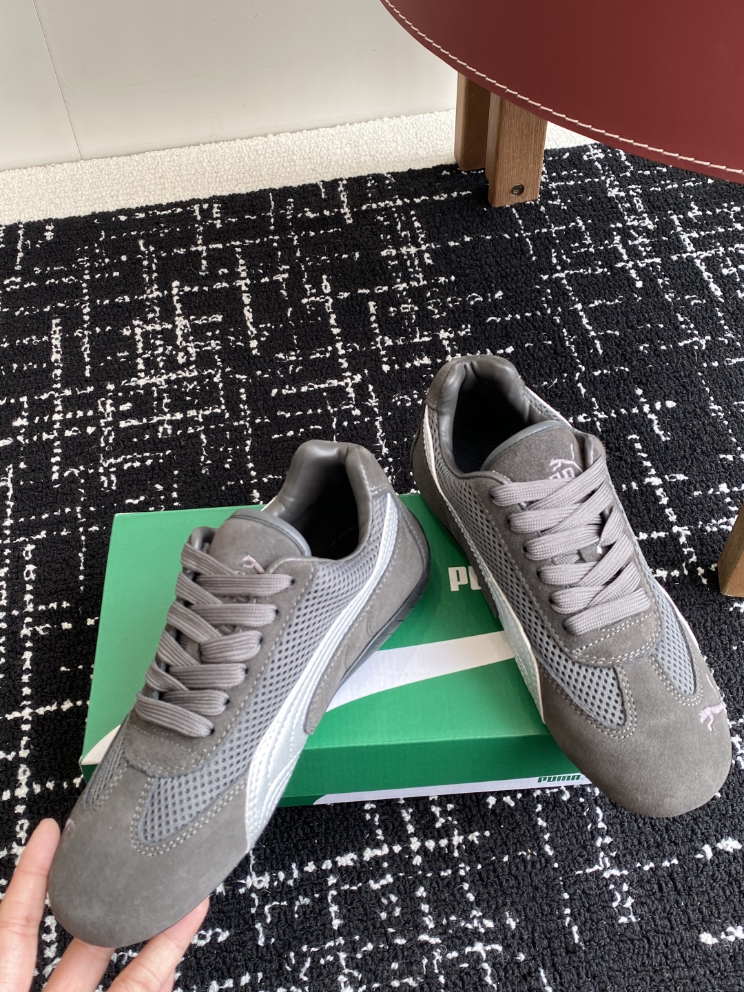 代购级
Puma 25ss时尚与运动的完美融合

Fenty 与彪马的联名无疑是一次时尚与运动的激情碰撞