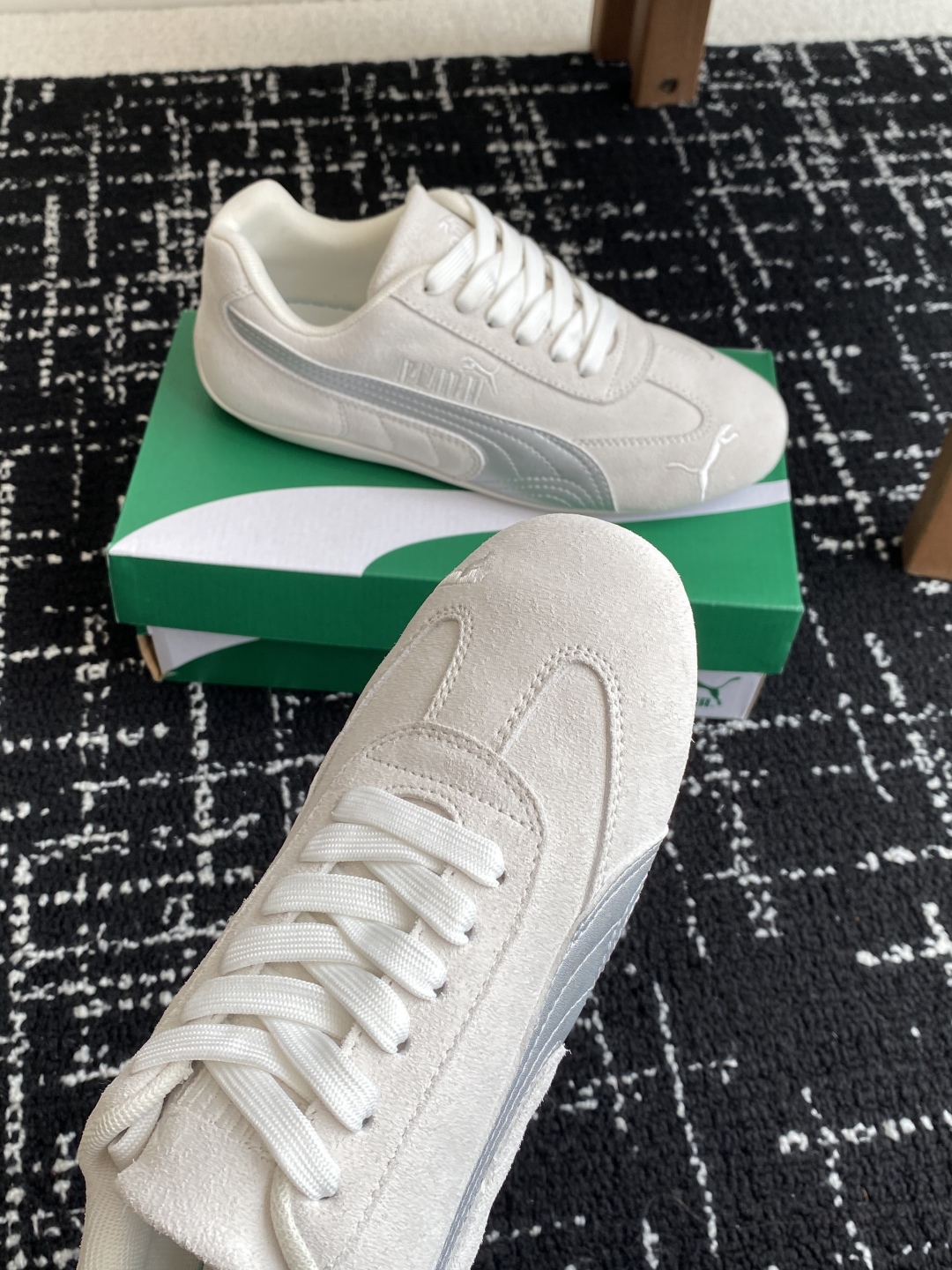 代购级
Puma 25ss时尚与运动的完美融合

Fenty 与彪马的联名无疑是一次时尚与运动的激情碰撞