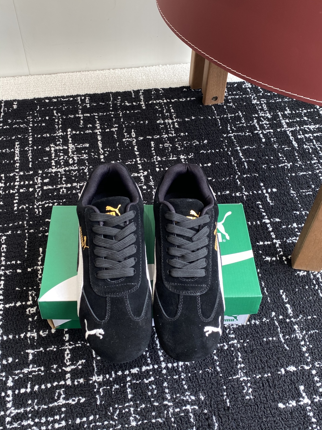 代购级
Puma 25ss时尚与运动的完美融合

Fenty 与彪马的联名无疑是一次时尚与运动的激情碰撞