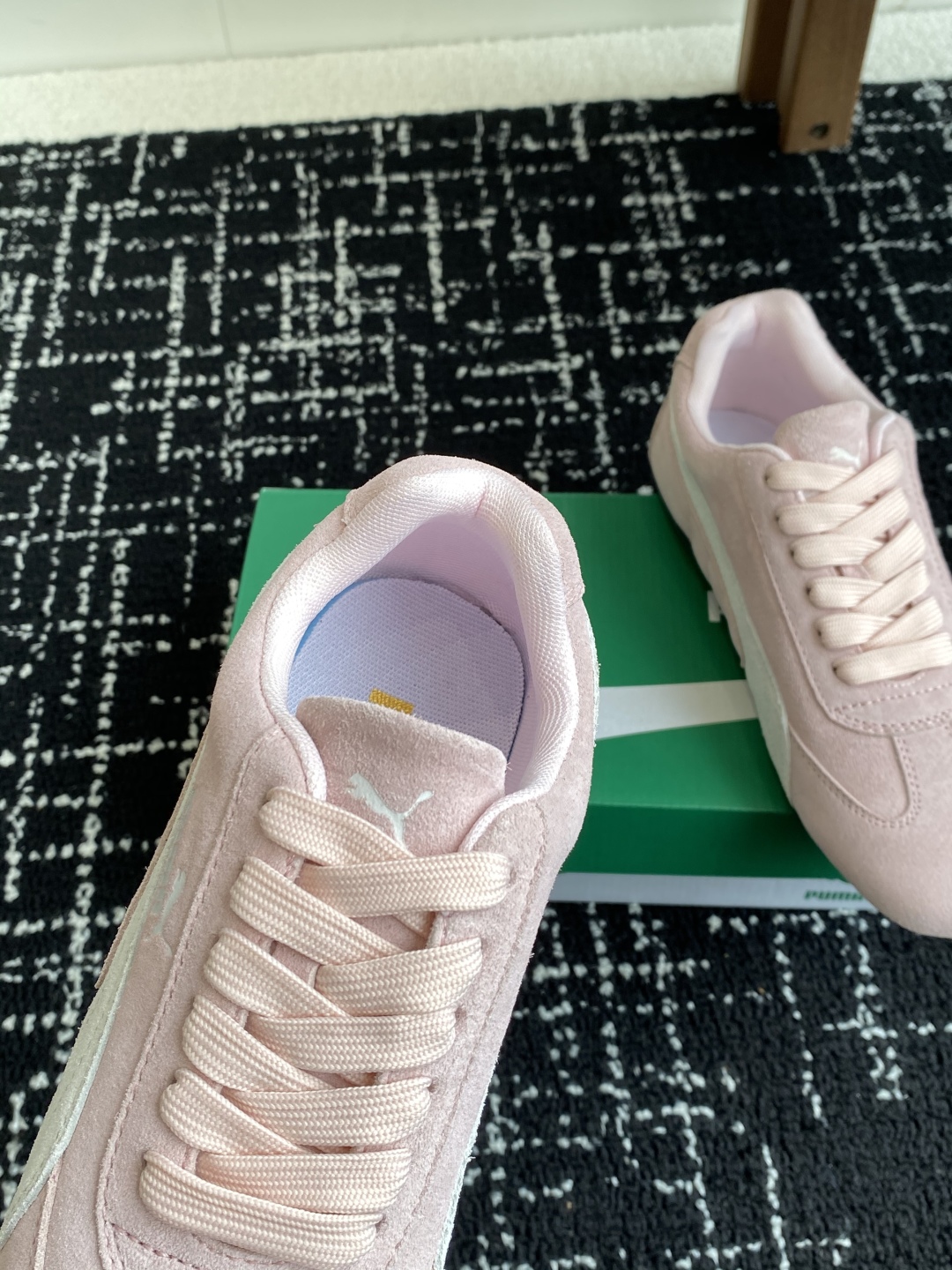 代购级
Puma 25ss时尚与运动的完美融合

Fenty 与彪马的联名无疑是一次时尚与运动的激情碰撞